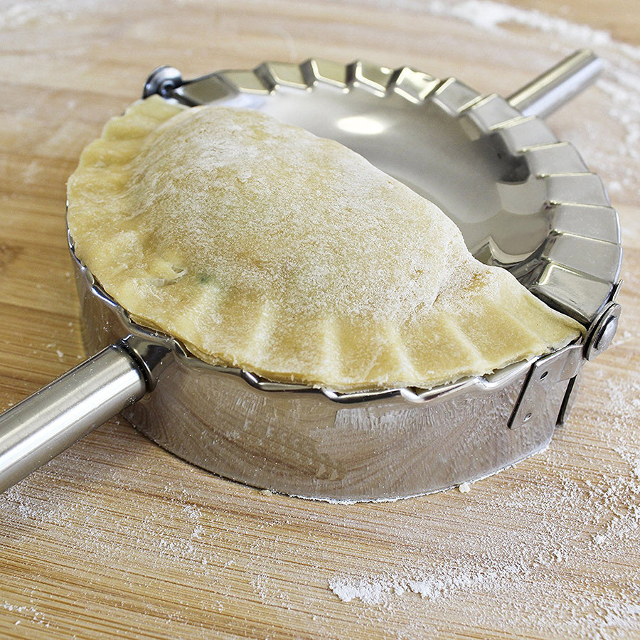 A Versatile Mold for Making Ravioli And Dumplings, This Stainless Steel Pastry Press Features a Precise Design, Perfect for Crafting Homemade Pasta in Your Kitchen