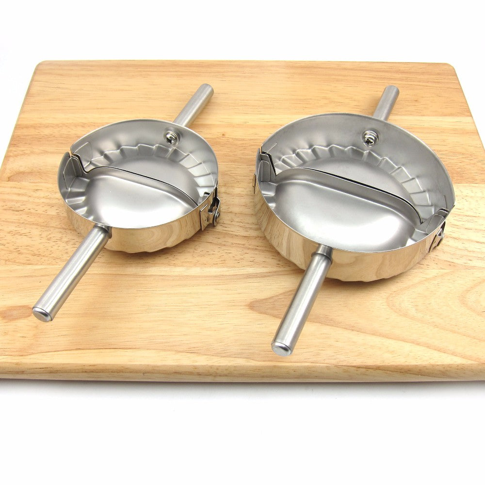 A Versatile Mold for Making Ravioli And Dumplings, This Stainless Steel Pastry Press Features a Precise Design, Perfect for Crafting Homemade Pasta in Your Kitchen