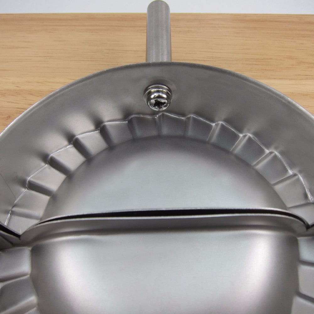 A Versatile Mold for Making Ravioli And Dumplings, This Stainless Steel Pastry Press Features a Precise Design, Perfect for Crafting Homemade Pasta in Your Kitchen