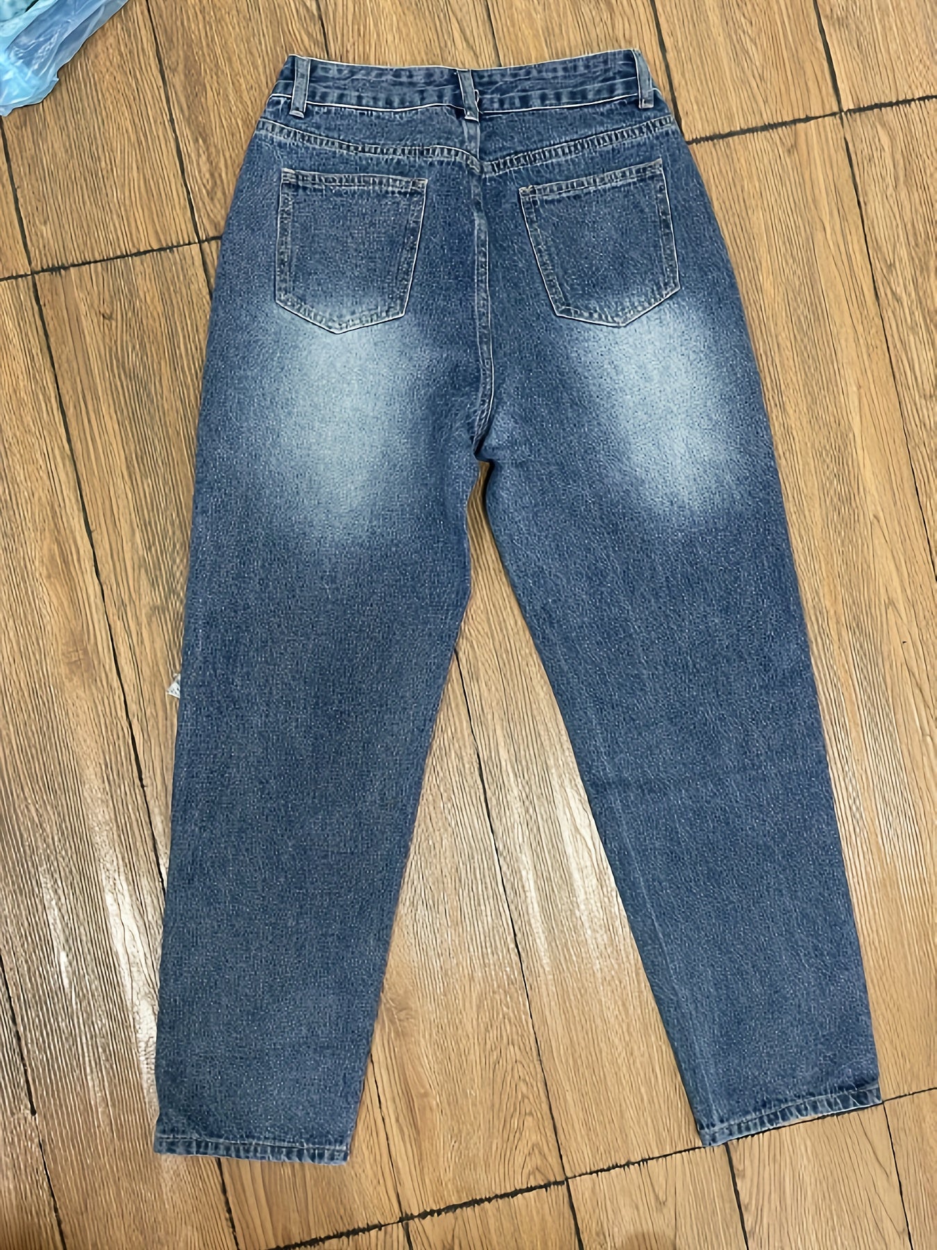 Summer-Ready Chic: Effortlessly Cool Blue Ripped Straight-Leg Jeans for Women with Easy-Care & Pockets