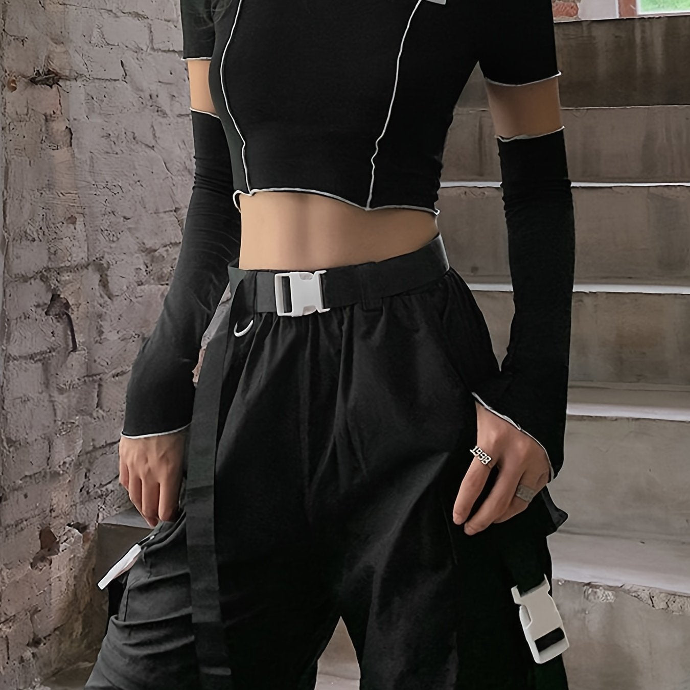 Summer Stylish Short Fitted T-Shirt for Women with a Round Neck, Hollow Design, And Long Sleeves, Perfect for Street Photography