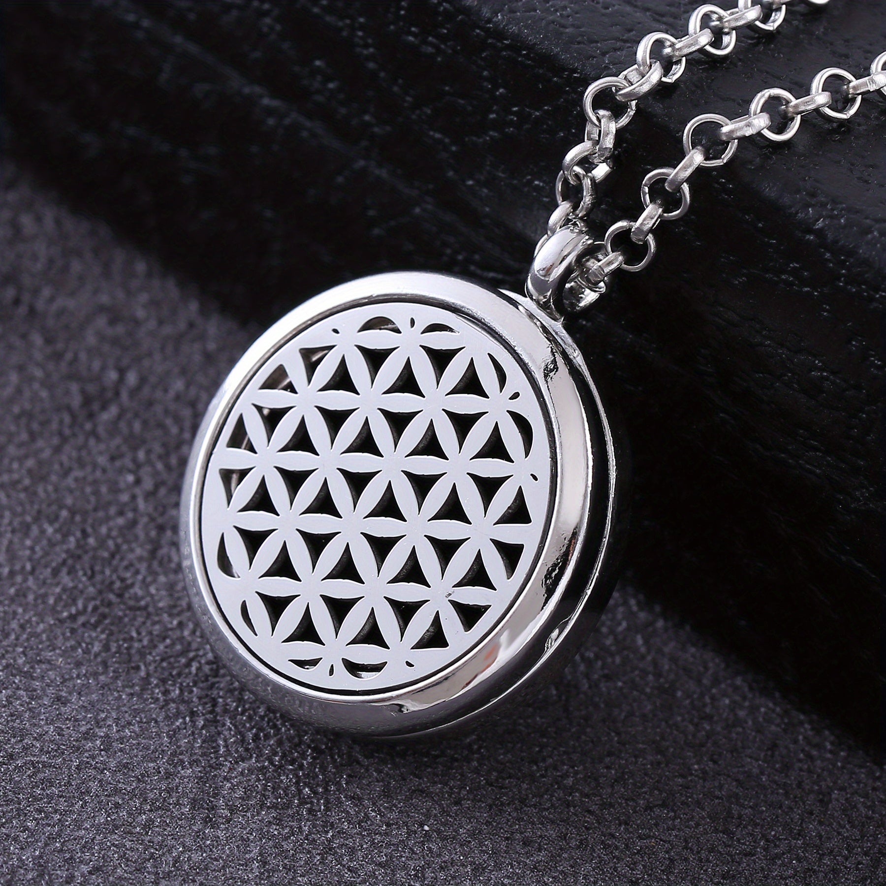 Metal Stainless Steel Pendant Necklace Open Locket Perfume Aroma Essential Oil Diffuser Necklace For Women Girls