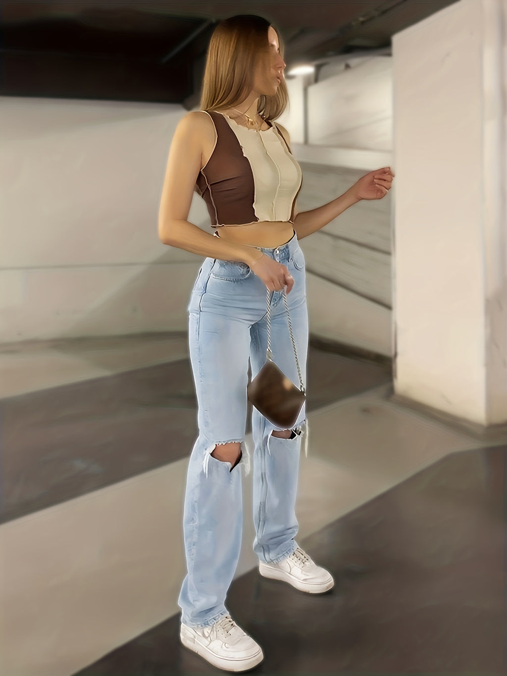 Summer-Ready Chic: Effortlessly Cool Blue Ripped Straight-Leg Jeans for Women with Easy-Care & Pockets