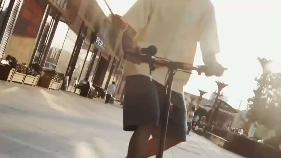 Portable Folding Commuting Electric Scooter for Adults, 8.5/10" Tires, 30KM/H Top Speed, 350W/750W Motor, Max 15-45KM Long Range, Folding E-Scooter with Dual Braking System