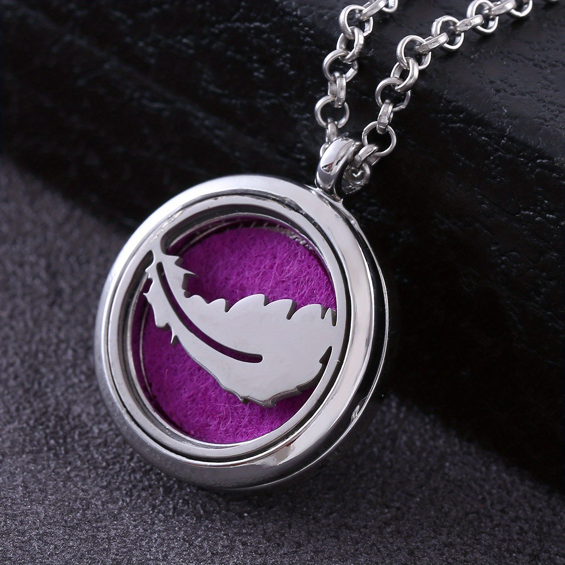Metal Stainless Steel Pendant Necklace Open Locket Perfume Aroma Essential Oil Diffuser Necklace For Women Girls