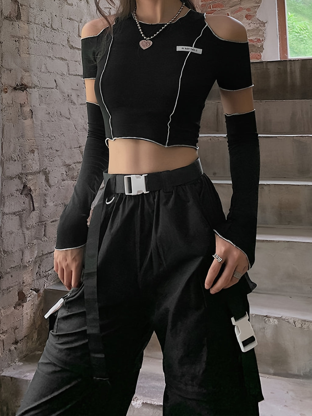 Summer Stylish Short Fitted T-Shirt for Women with a Round Neck, Hollow Design, And Long Sleeves, Perfect for Street Photography