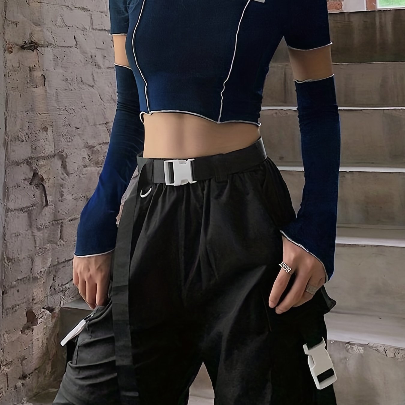 Summer Stylish Short Fitted T-Shirt for Women with a Round Neck, Hollow Design, And Long Sleeves, Perfect for Street Photography