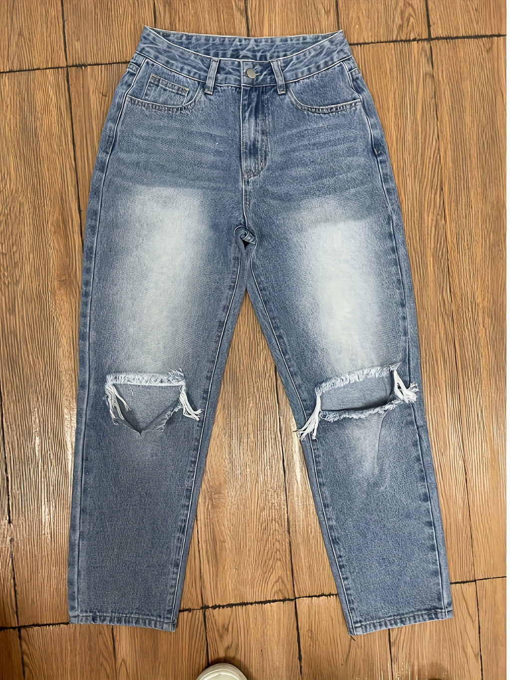 Summer-Ready Chic: Effortlessly Cool Blue Ripped Straight-Leg Jeans for Women with Easy-Care & Pockets