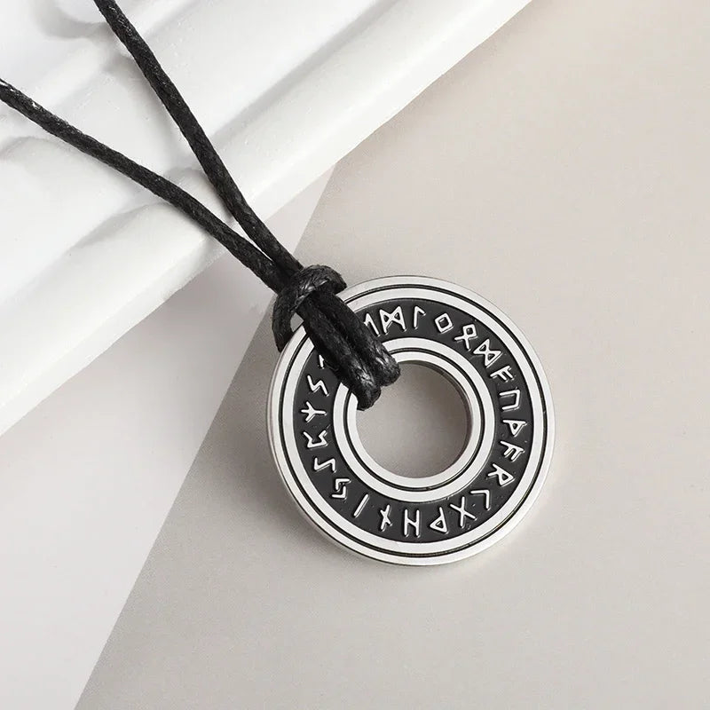 Retro Nordic Style Crow Skull Pendant Animal Bird Necklace for Men Personalized Jewelry Lucky Amulet Gift