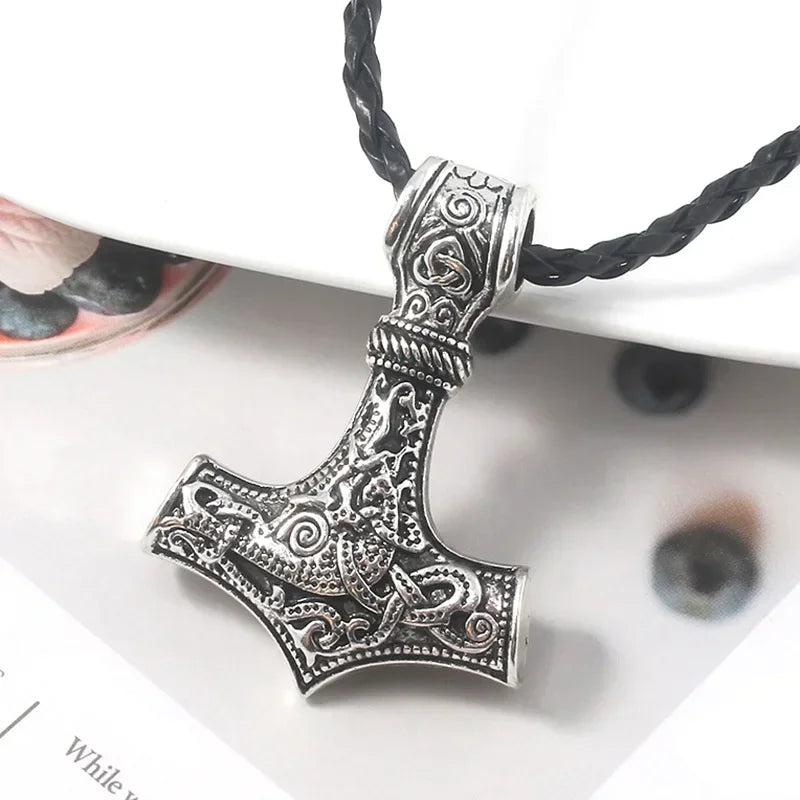 Retro Nordic Style Crow Skull Pendant Animal Bird Necklace for Men Personalized Jewelry Lucky Amulet Gift