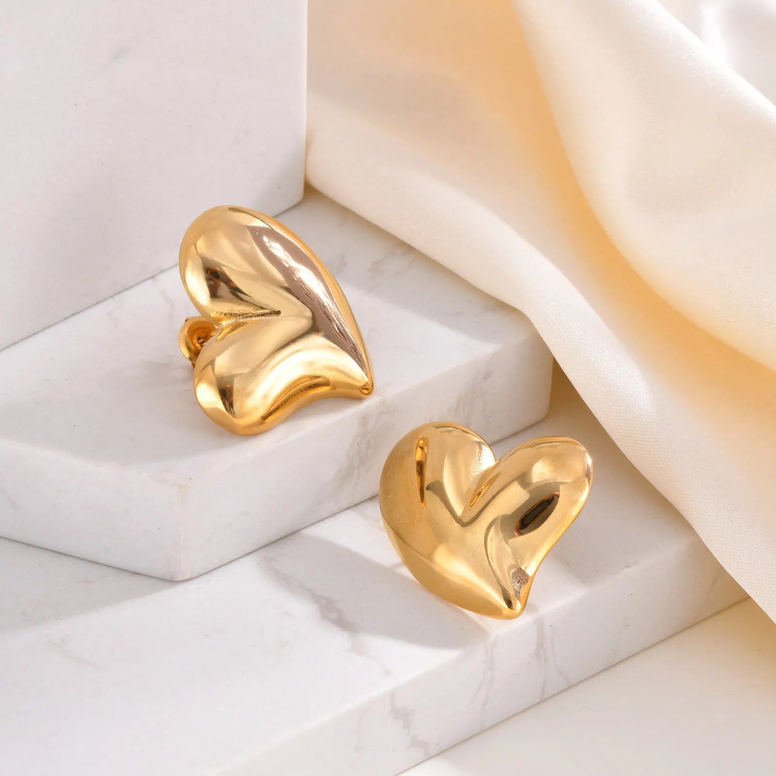 Minimalist Fashion Stainless Steel Heart Shape Stud Earrings For Women Gold Color Heart-Shaped Earring Fashion Jewelry Giftss
