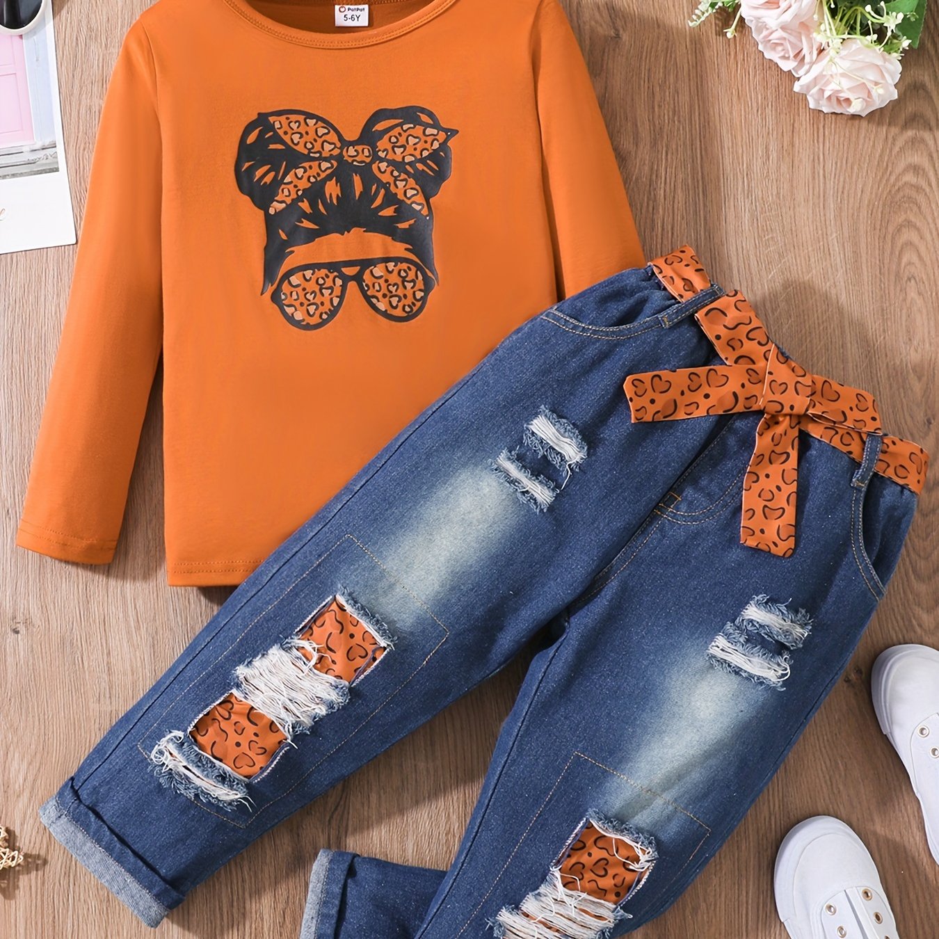 2pcs Girl's Figure Print Long-sleeve Tee and Belted Ripped Denim Jeans Set, Casual Outdoor Clothing