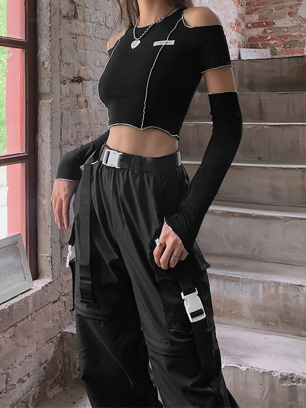Summer Stylish Short Fitted T-Shirt for Women with a Round Neck, Hollow Design, And Long Sleeves, Perfect for Street Photography