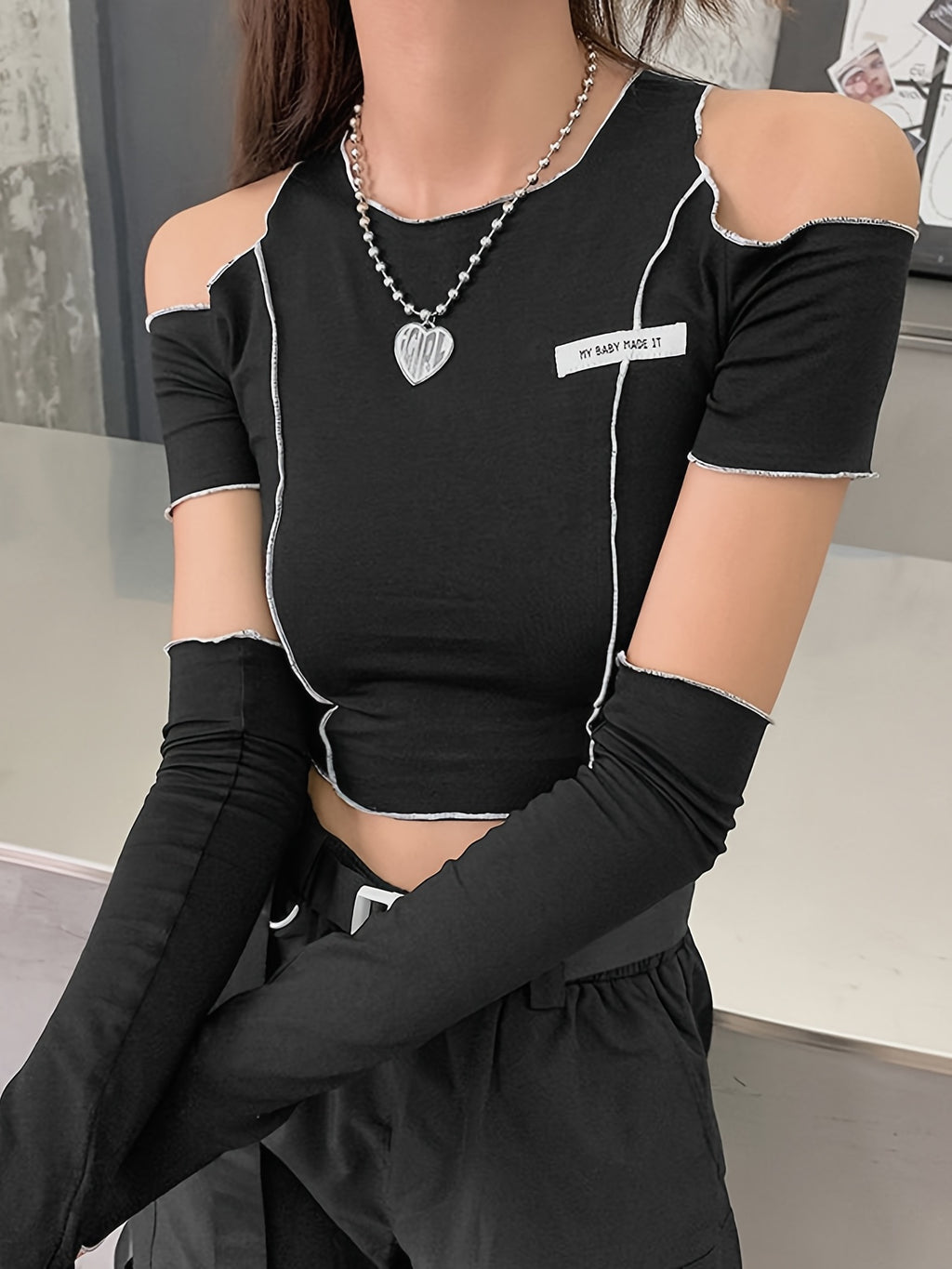 Summer Stylish Short Fitted T-Shirt for Women with a Round Neck, Hollow Design, And Long Sleeves, Perfect for Street Photography